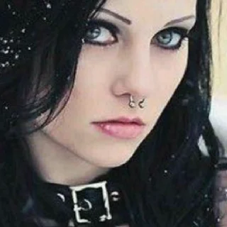 Astrid Holloway avatar